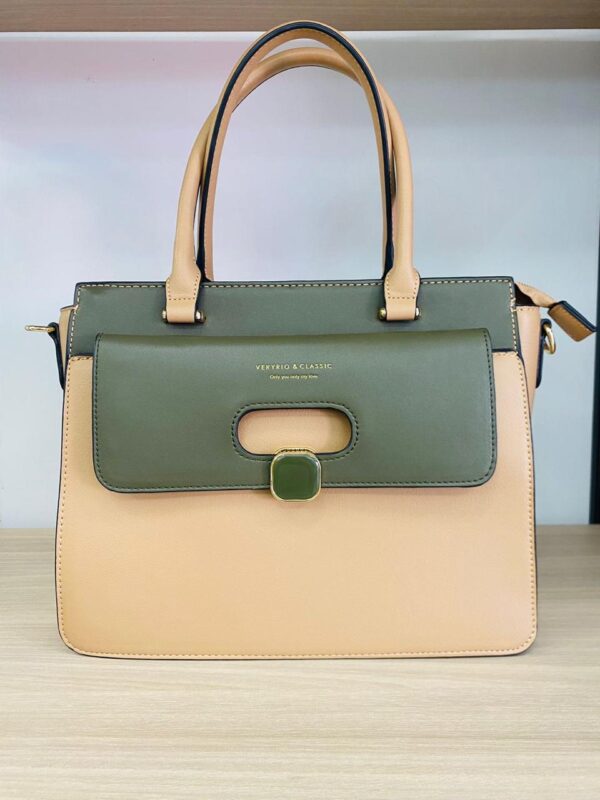Bolsa nude com detalhe em verde